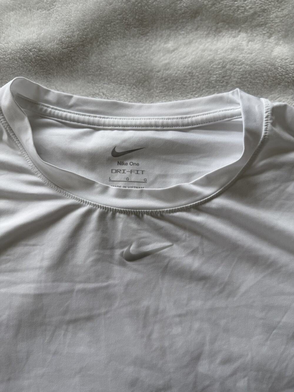 Nike Dri-Fit Women's Lg White Short Sleeve Athletic Shirt